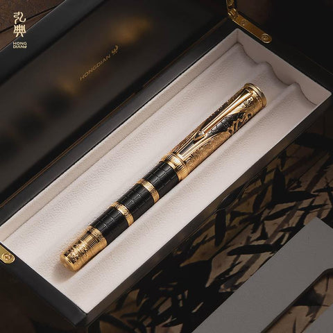 Dragon cap and crossbow-style clip detail on the Hongdian D5 Qin Dynasty fountain pen