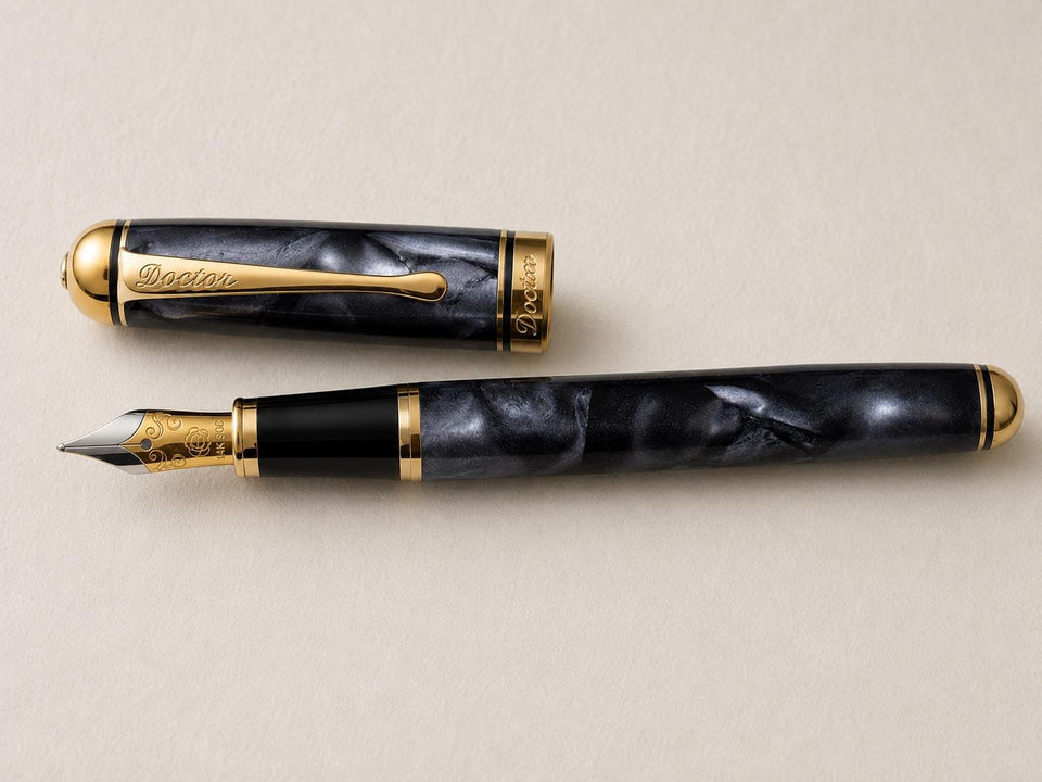 Hero Doctor vintage fountain pen in grey acrylic with a 14K gold nib